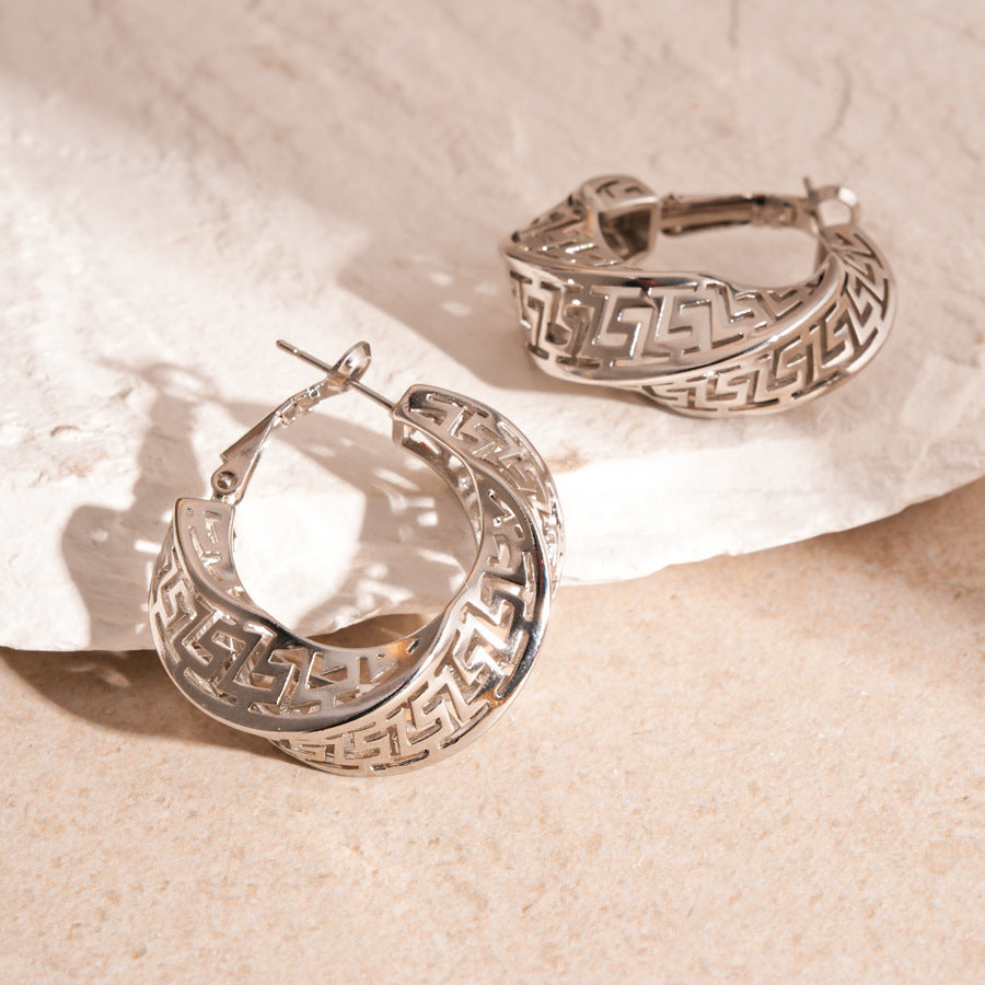 Exaggerated Twisted Round Geometric Women's Hollow Stud Earrings High-grade Earrings