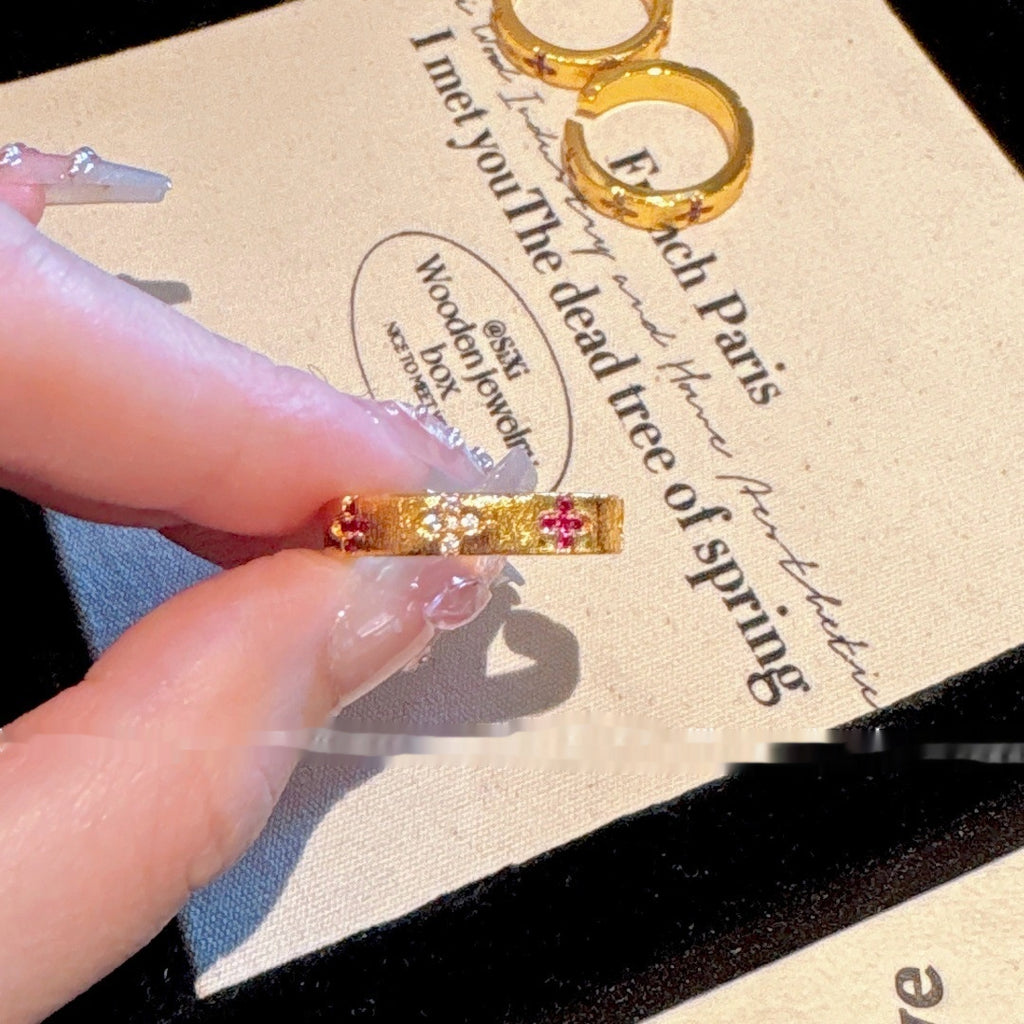 Alluvial Gold Brushed Four-petal Open Zircon Ring